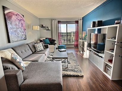 Fully furnished 2 bedroom condo in desirable SW neighbourhood in Short Term Rentals in Edmonton - Image 3