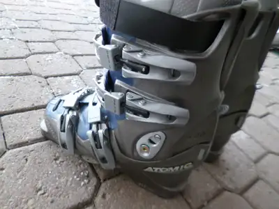 bottes de ski bleu ☎ 514-388-2169 argent comptant seulement. Merci