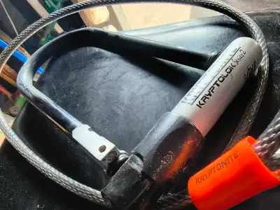 This Kryptonite KRYPTOLOK Series 2 bike lock is built to offer solid security for your bicycle. It's...