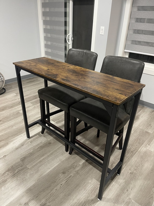 Tall 2 seater Dining Table w/ 2 Tall Leather Chairs Dining Tables & Sets Winnipeg Kijiji