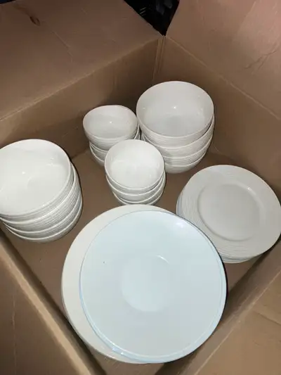 32 piece dish set - Very good condition, View more