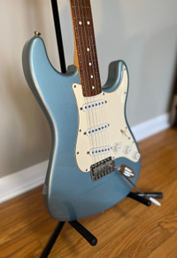 Fender Stratocaster with Fender Gigbag