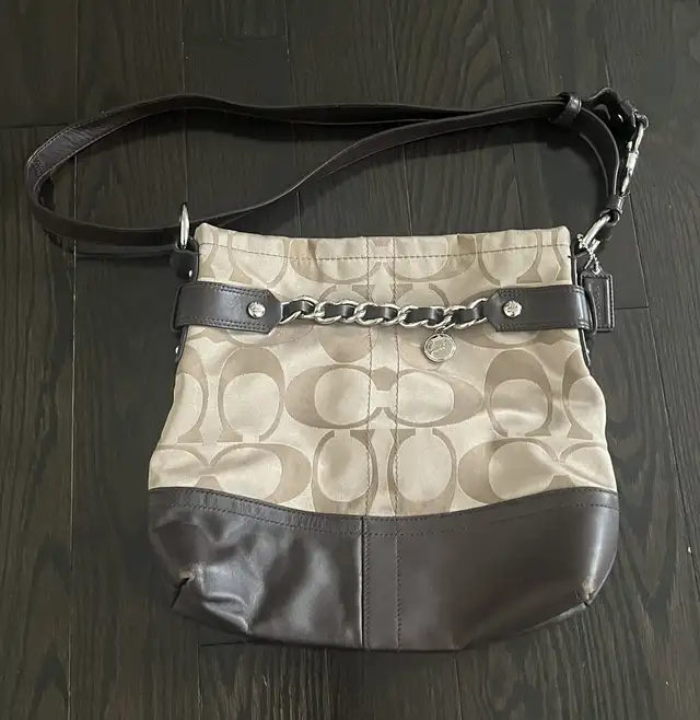 Coach vintage monogram chain shoulder/crossbody bag in Women's - Bags & Wallets in Mississauga / Peel Region - Image 2