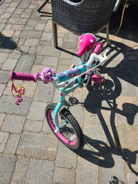 Toddler bike with helping wheels 