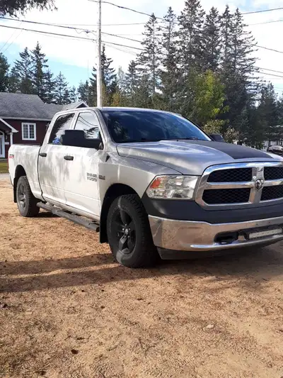 Ram 1500 4x4, Crew, boîte 6.4, ration 3.92 avec ensemble remorquage, 6 places, 8 pneus neuf, pas de...