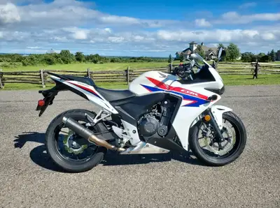 Up for sale is my 2013 Honda CBR500R (ABS). The bike is clean with low km at 5617km. Bike has always...