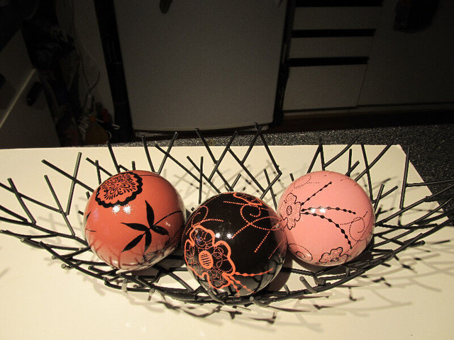 Metal art decor pieces. Baskets with decorative balls. in Arts & Collectibles in Oakville / Halton Region - Image 2