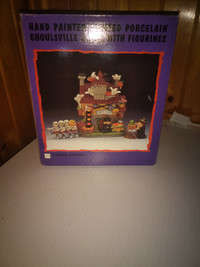 Halloween: GHOULSVILLE HOUSE Light-up Hand-Painted Porcelain 90s