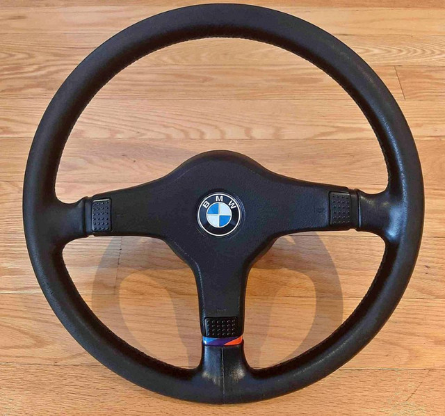 Volant OEM BMW M Technic 1 Steering Wheel dans Autres pièces et accessoires  à Laval/Rive Nord