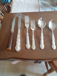 45 piece Oneida silverware in tarnish resistant chest never used