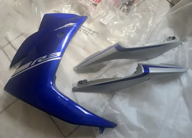 2017 Yamaha YZF-R3 Side Panel & Tail Side Covers in Sport Bikes in Mississauga / Peel Region - Image 2