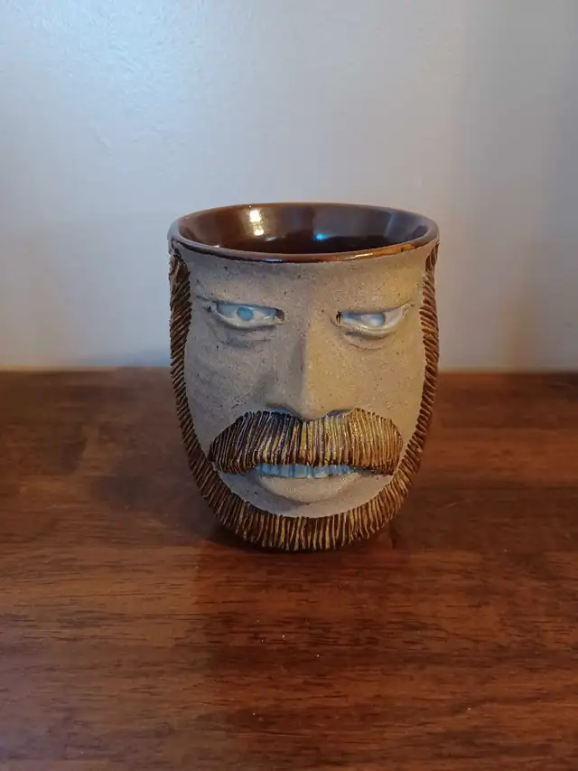 Leishman Art Pottery Face Mug Bearded Man Vintage 1981 Canadian in Arts & Collectibles in Kawartha Lakes - Image 2