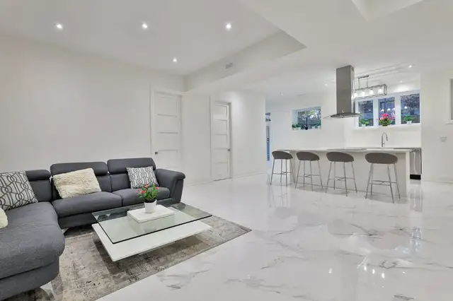 Room for Rent next to Lawrence West subway station & Yorkdale in Room Rentals & Roommates in City of Toronto - Image 5