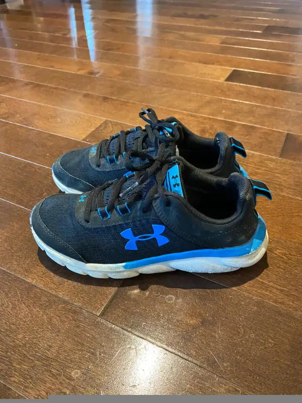 Selling Asics & Under Armour runners - Size 3.5 in Kids & Youth in St. Albert - Image 7