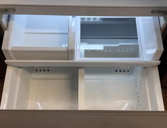 Frigidaire Gallery 36" French Door Fridge (Steel) in Refrigerators in Barrie - Image 6