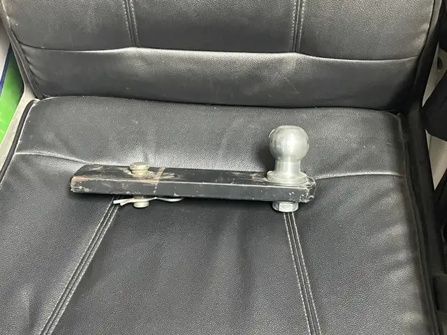 Trailer Hitch Receiver and 2” Ball in RV & Camper Parts & Accessories in Saskatoon - Image 2