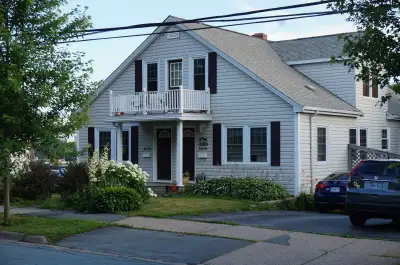 Sunny spacious 2 bedroom apt North End Halifax