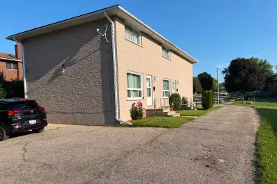 2 bedroom 1 bath laundry in unit 3 stories 1 parking spot