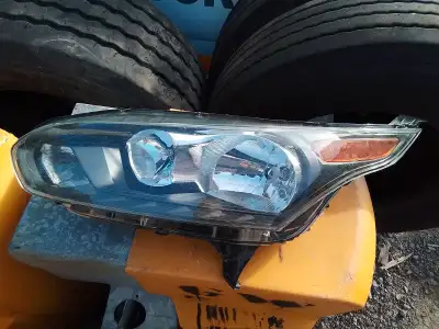 Phare avant gauche ou côté conducteur pour un Ford transit 2014. Rare à trouver usagé, se vends $475...