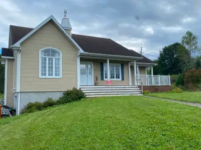 Situé au cœur des Laurentides, dans la dynamique ville de Prevost, propriété lumineuse et fonctionne...