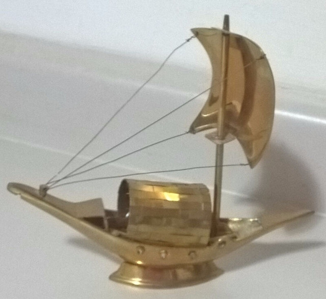Vintage Solid Brass" Chinese Junk Boat " in Arts & Collectibles in Oshawa / Durham Region - Image 3