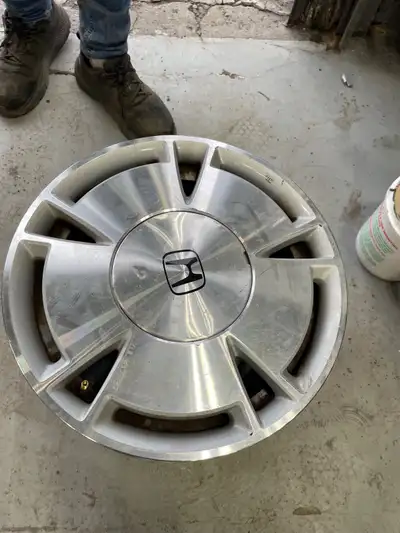 4 beau mags original Honda 15 pouces 280$ Veuillez me texter ou téléphoner pour plus d infos 514 983...