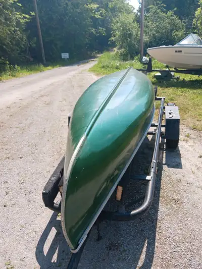 For sale is a 16ft. Scott canoe in good condition. Fiberglass with aluminum gunnels, aluminum seats...