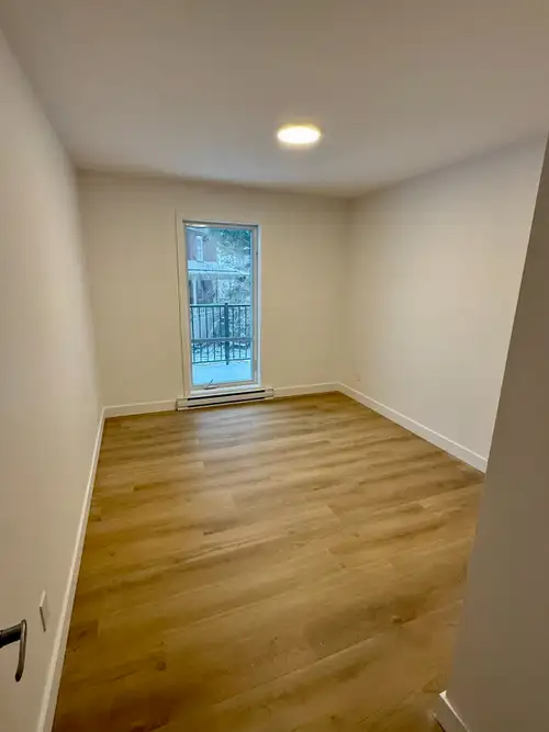 Très beau logement de 4-1/2 pièces entièrement NEUF. Jamais habité. Espaces ouverts et lumineux. Air...