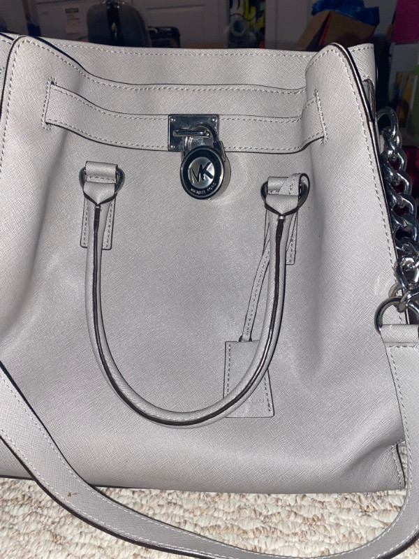 Grey Michael Kors Bag - Great Condition in Women's - Bags & Wallets in Markham / York Region - Image 2