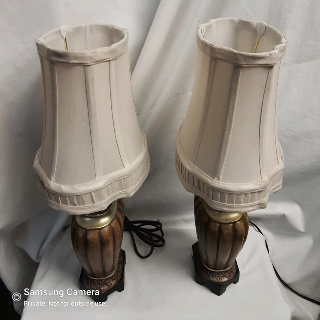 Pair of contemporary desk or bedside lamps, w/ shades and bulbs in Indoor Lighting & Fans in Calgary - Image 3