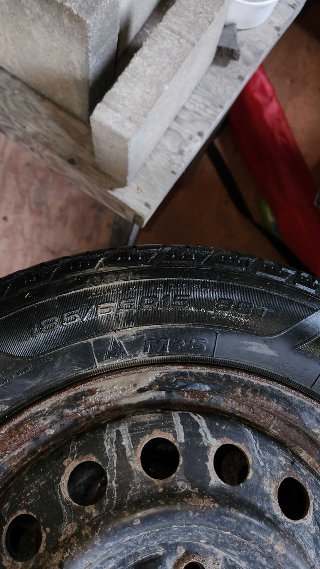 4 Rims avec pneu d'hiver finis 185/65/R15 in Tires & Rims in Sherbrooke - Image 2
