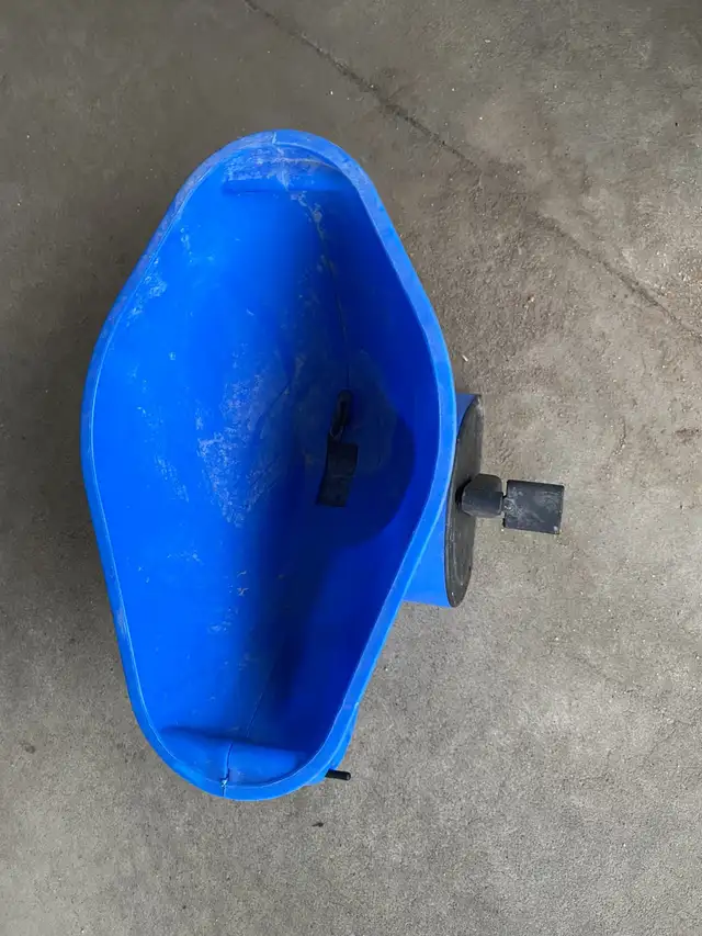 Scotts  Seed / Fertilizer Spreader541618099171502083