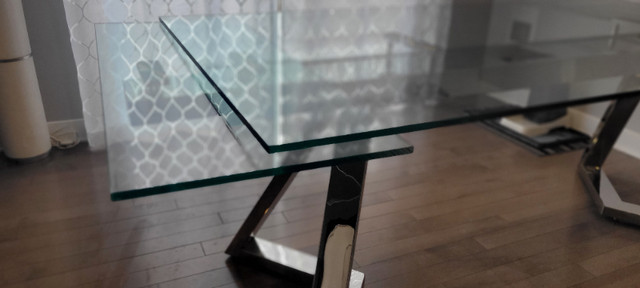Table de cuisine moderne en verre et chrome dans Mobilier de salle à manger et cuisine  à Ouest de l’Île - Image 2
