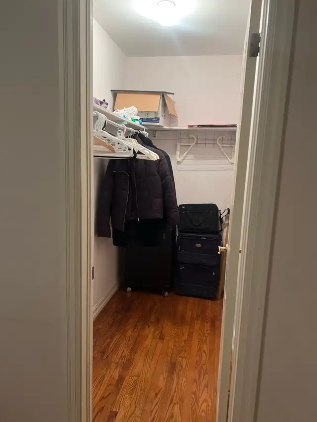 ROOM FOR RENT - STUDENT/YOUNG ADULT ONLY in Room Rentals & Roommates in City of Toronto - Image 3