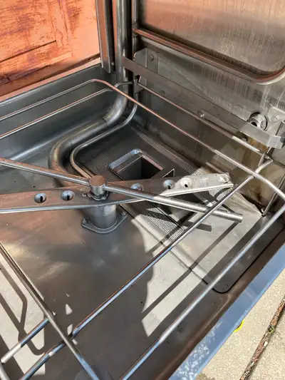 For Sale USED HOBART AM15 HIGH TEMP DISHWASHER – RELIABLE POWER AT A GREAT VALUE! The Hobart AM15 Hi...