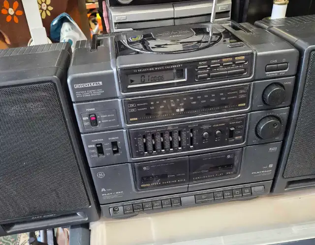 GE Stereo System in Stereo Systems & Home Theatre in Calgary - Image 5