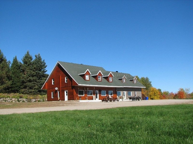 Chalet Le Wood Lodge du Ranch d'Amérique - Grande capacité in Quebec