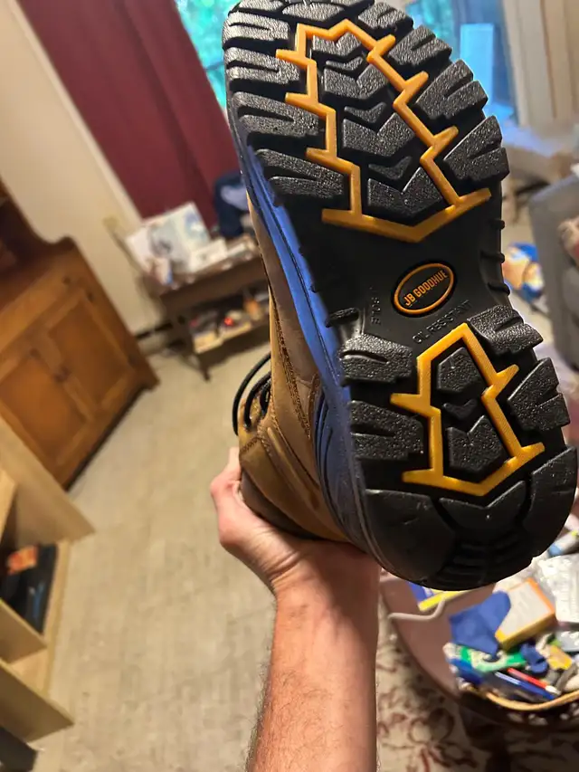 clothing work boots in Men's in Owen Sound - Image 6