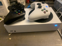 Xbox series s with 2 controllers mincrsft and headphones