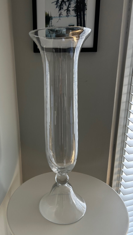 Tall Glass Vases (Set of 4) in Home Décor & Accents in Calgary - Image 3