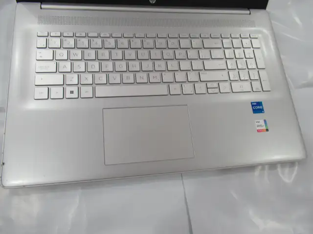 hp 17" laptop Intel Core i5 1135g7 512gb ssd 16gb ram Windows 11 in Laptops in Mississauga / Peel Region - Image 6