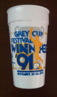 Winnipeg GREY CUP  1991 drinking cup + 1998 T-shirt