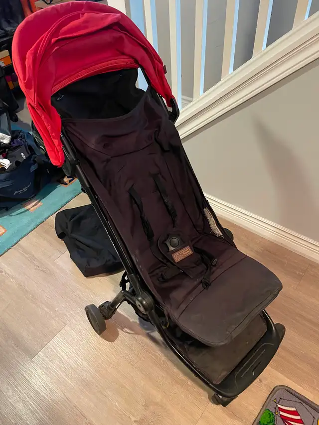 Nano foldable Stroller by mountain buggy in Strollers, Carriers & Car Seats in City of Toronto - Image 5