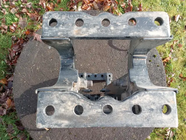 crossmember new neuf de camion truck Peterbilt Simple in Other in Victoriaville - Image 2