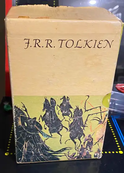 J.R.R. TOLKIEN LORD OF THE RINGS TRILOGY Methuen Boxset 1974?, View more