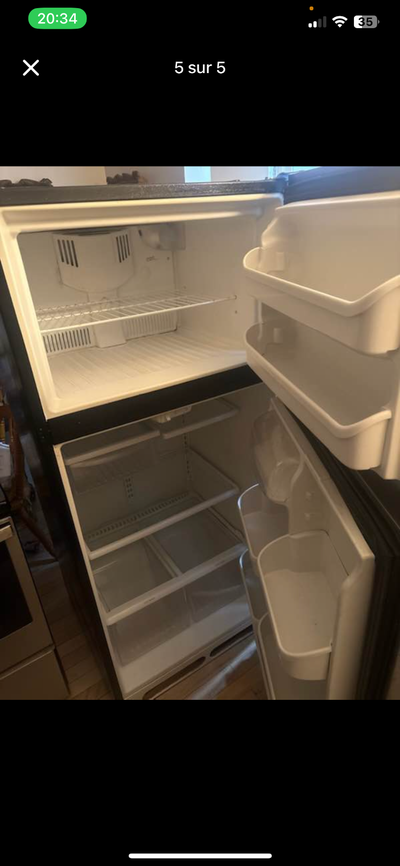 Four et frigidaire à vendre bon état pour les 2 250$ DOIT PARTIR RAPIDEMENT DS LE SECTEUR CÔTE DES N...