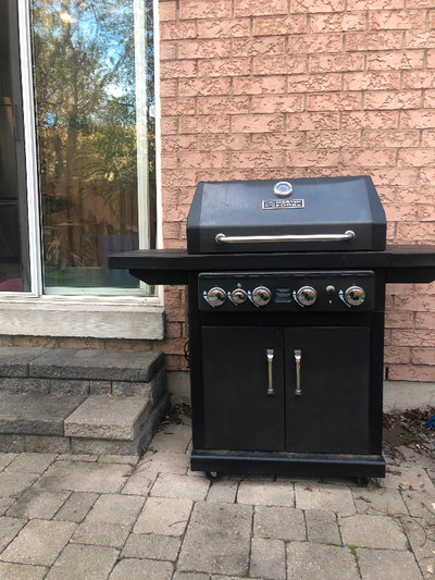 Used BBQ grill in good working condition for sale