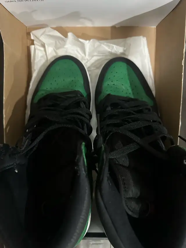 JORDAN 1 RETRO HIGH “PINE GREEN” (SIZE 13) in Men's Shoes in Mississauga / Peel Region - Image 4