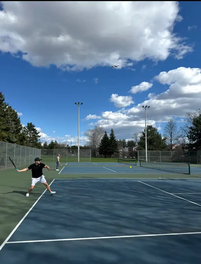 PRIVATE TENNIS LESSONS426574713036492800