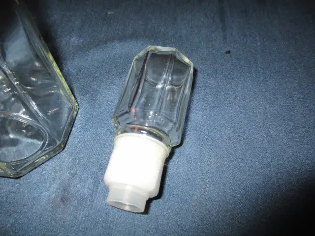 COLLECTIBLE SMIRNOFF VODKA BOTTLE-750 ML-DECANTER-SIGNATURE-RARE in Arts & Collectibles in Laval / North Shore - Image 8